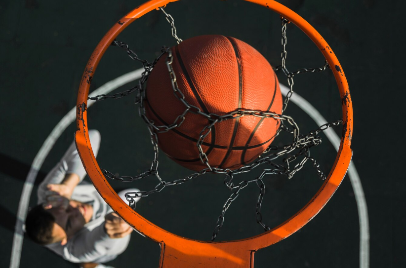  Estratégias para Apostas em Basquete, basquete, apostas esportivas, gerenciamento de banca, disciplina, handicap, total de pontos, Over/Under, apostas ao vivo, Cash Out, análise de estatísticas, pesquisa e análise, diversificação de apostas, controle de risco, jogo responsável, NBA, bankroll